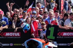 Chinas sí y rápidas también: ZXMOTO ganó en Portimao y hace historia en WorldSSP