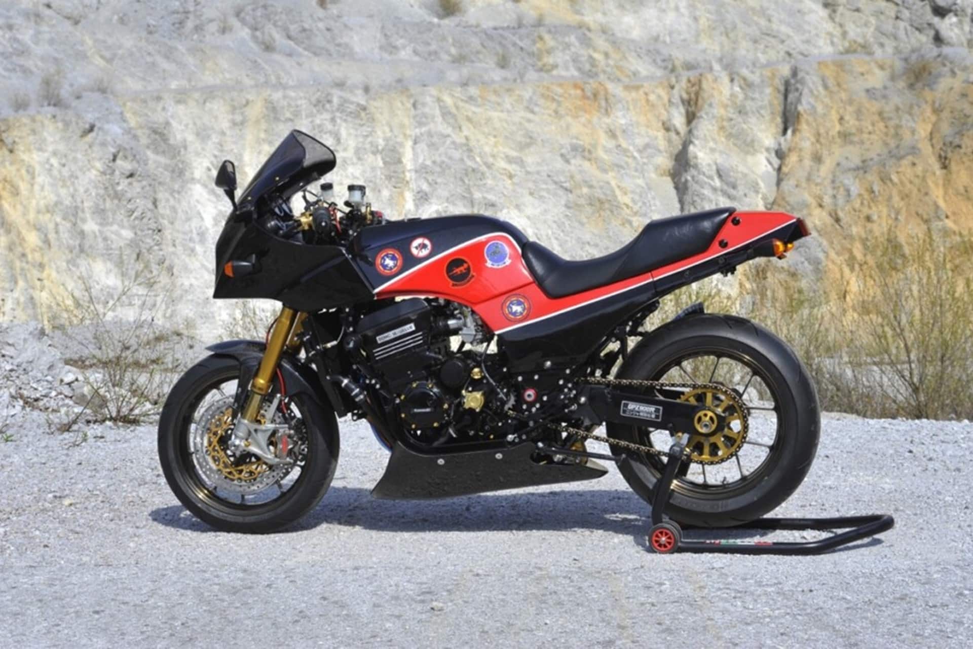 Kawasaki GPZ900R Ninja by DC Custom Motorbikes