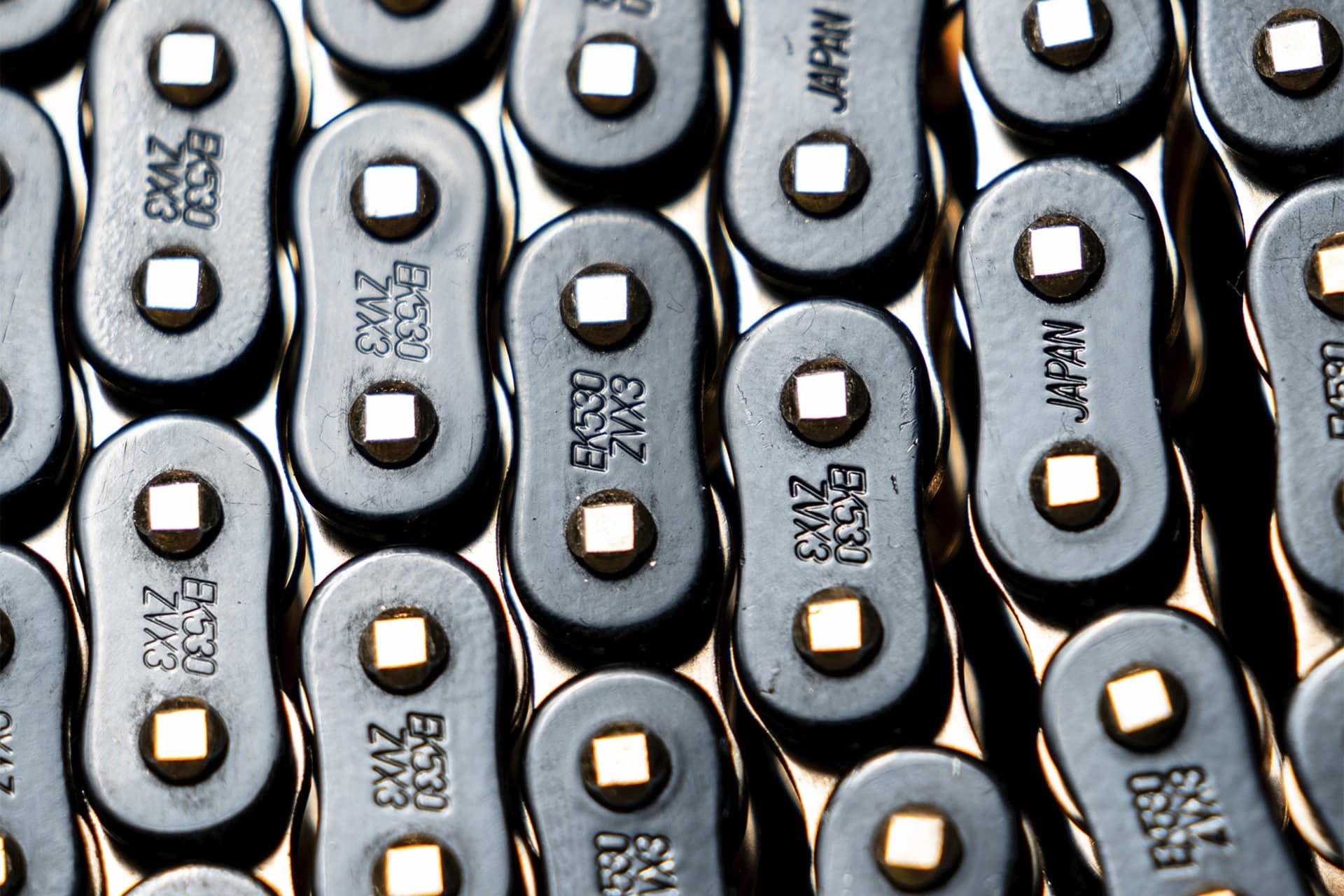 Gama de cadenas EK Chain 2026: soluciones específicas para carretera y competición