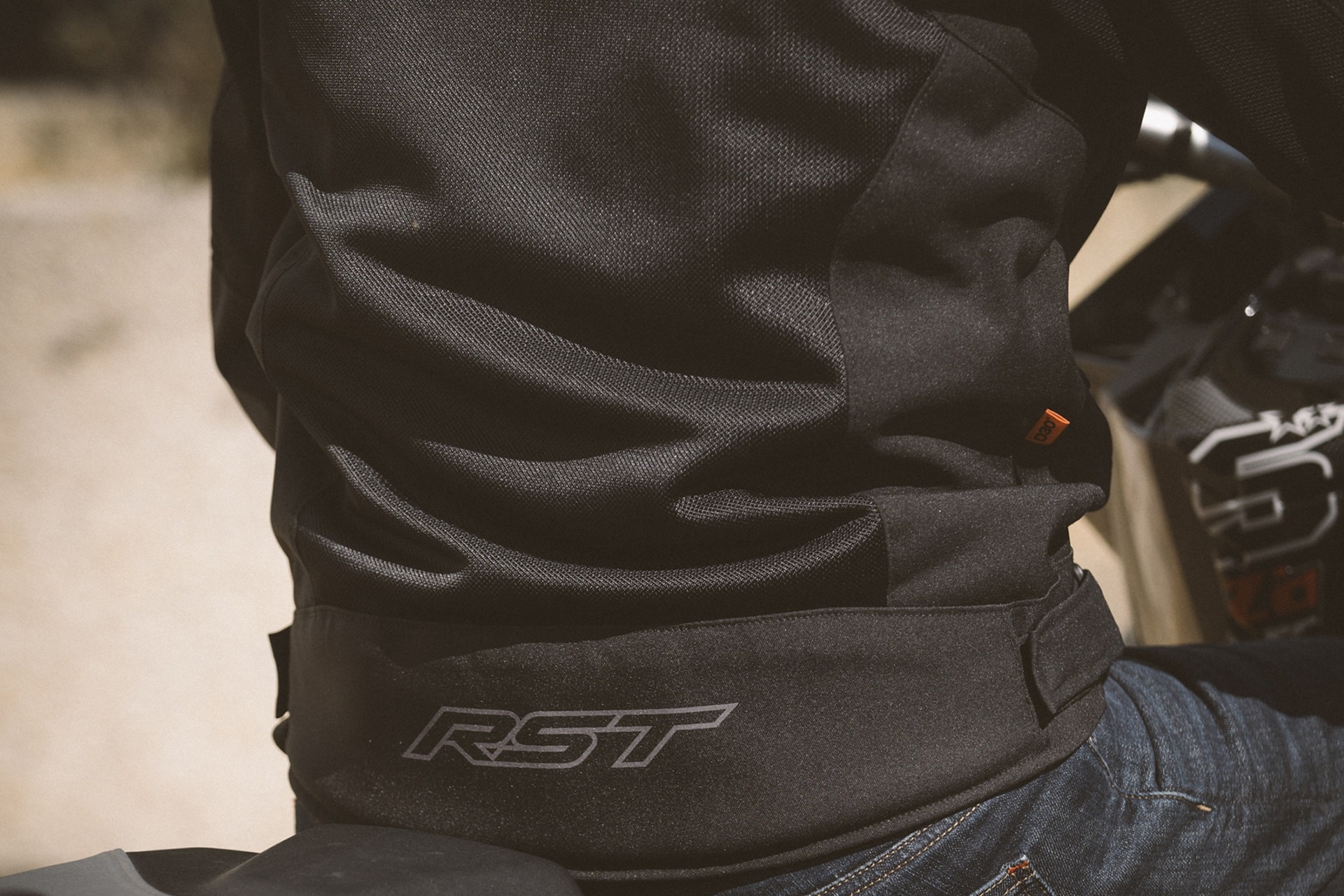 RST declara la guerra al calor: chaquetas ventiladas para montar protegido en verano