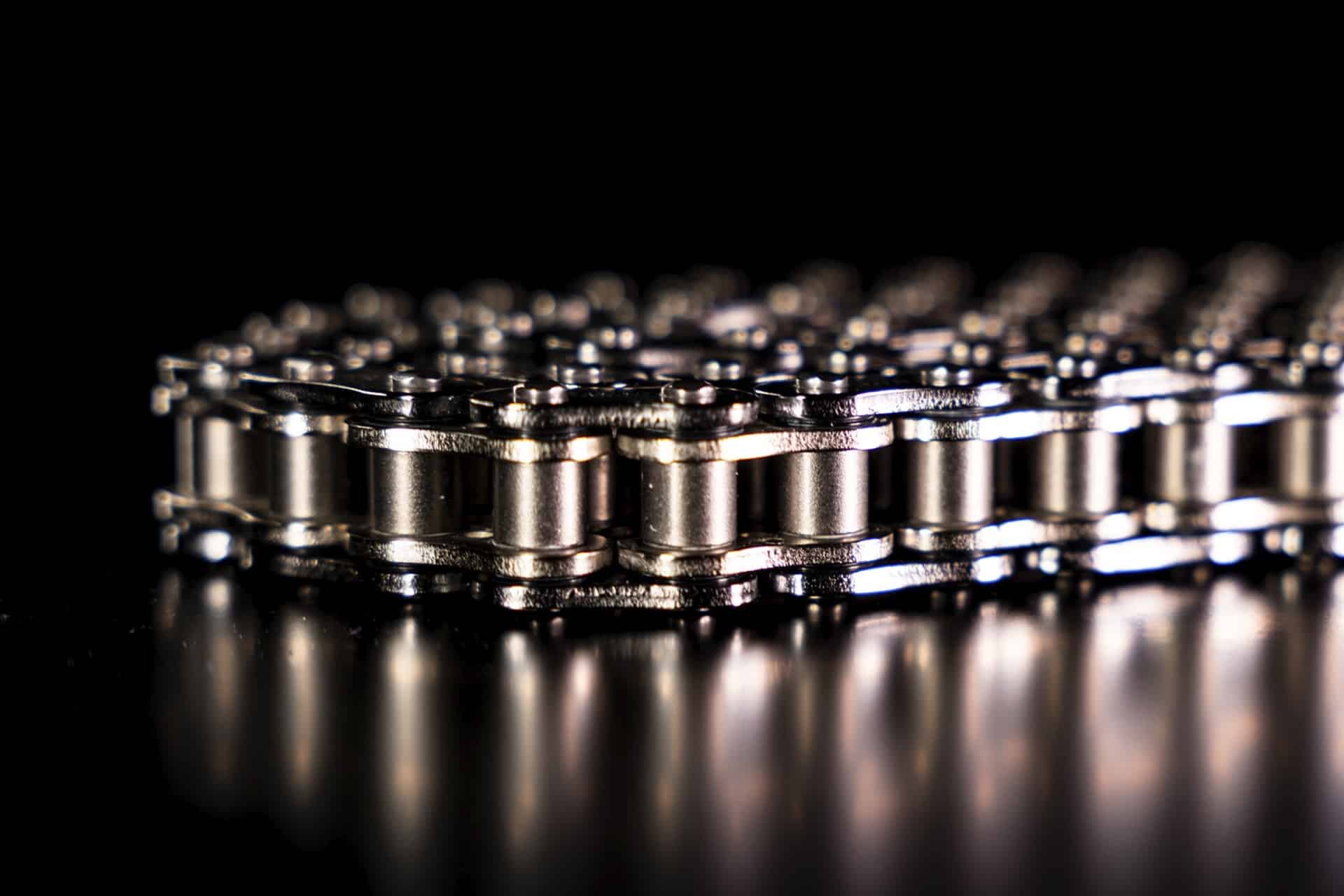 Gama de cadenas EK Chain 2026: soluciones específicas para carretera y competición