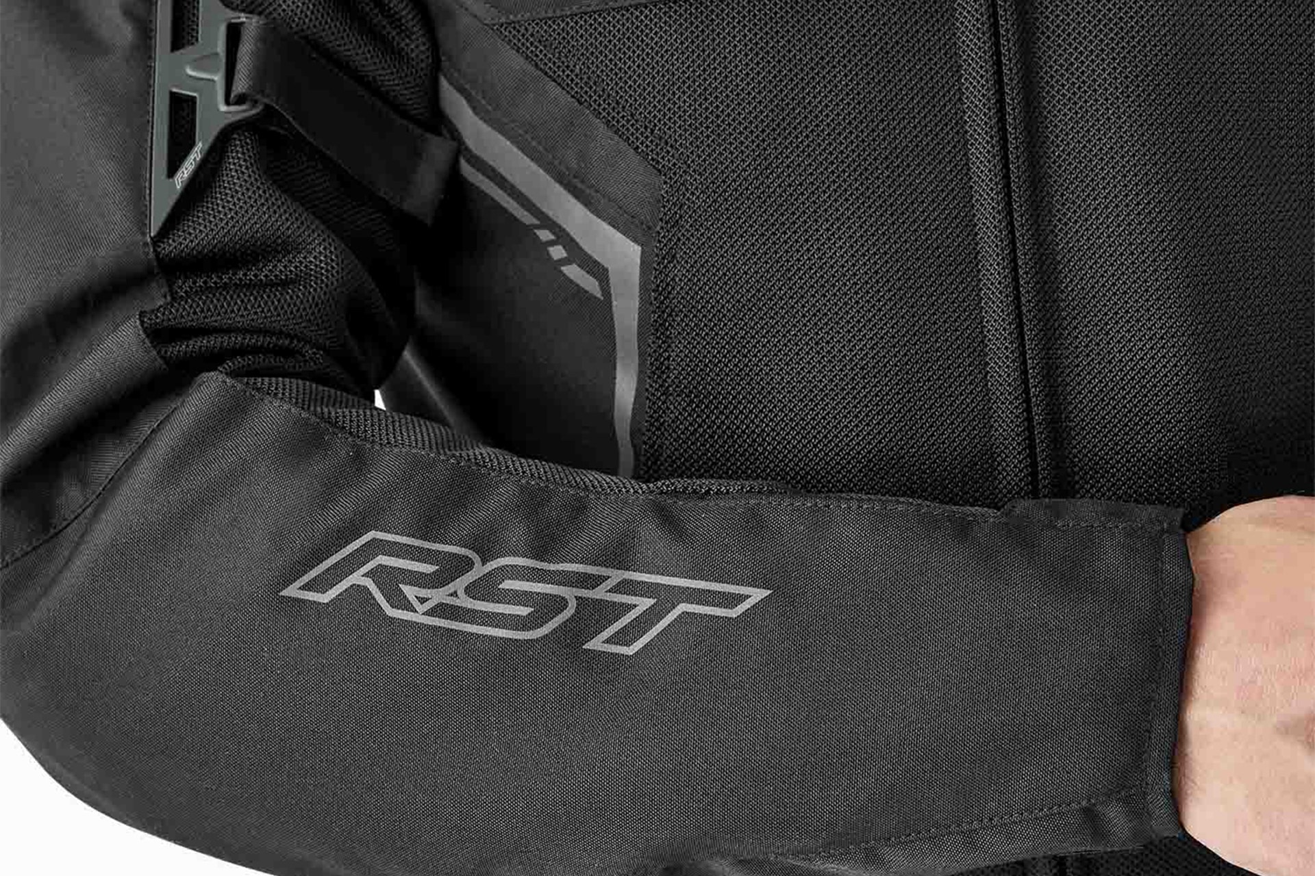 RST declara la guerra al calor: chaquetas ventiladas para montar protegido en verano
