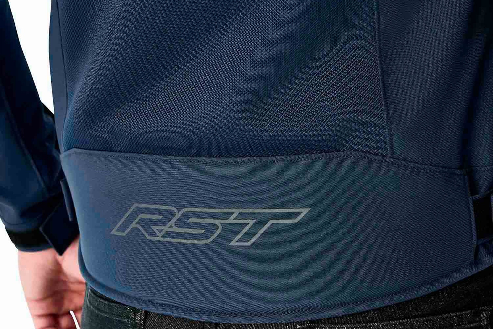 RST declara la guerra al calor: chaquetas ventiladas para montar protegido en verano