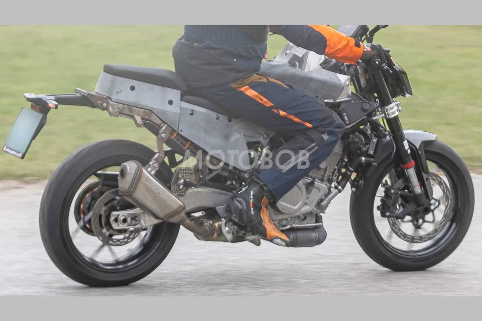 La esperada 490 Duke ya rueda en sus primeros test de prueba