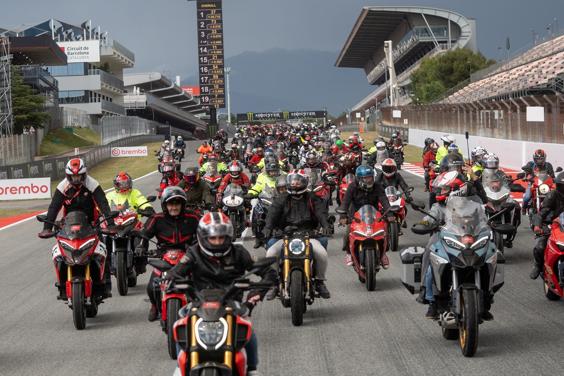 Ducati celebra su centenario en Catalunya con una caravana inolvidable