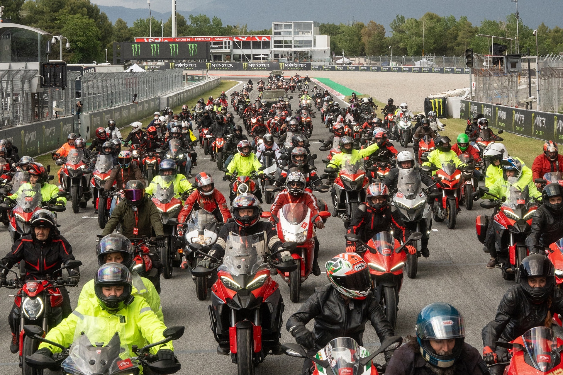 Ducati celebra su centenario en Catalunya con una caravana inolvidable
