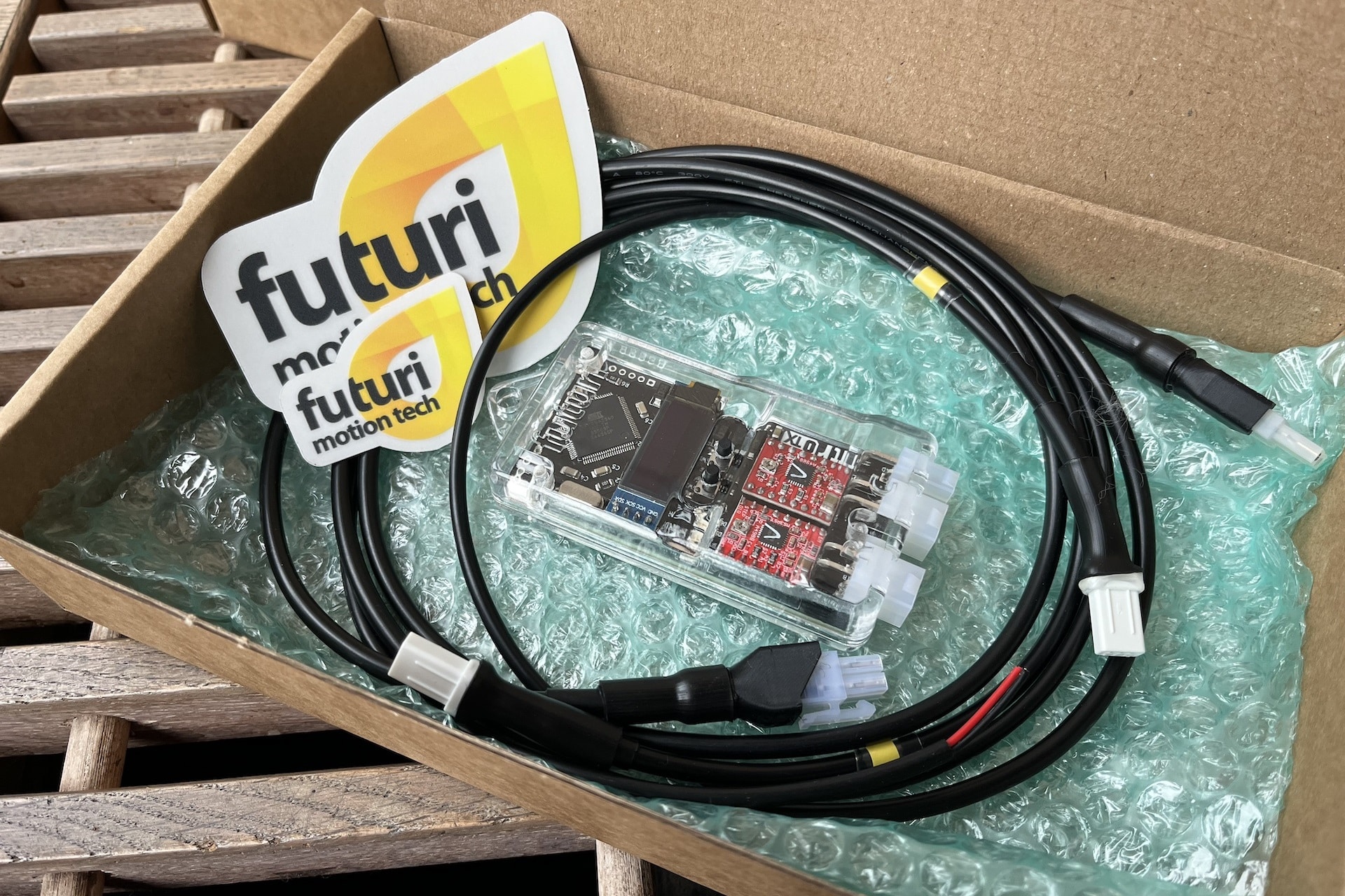 Futuri Motion Tech lanza al mercado en serie su unidad de control ÖTX para componentes Öhlins TTX