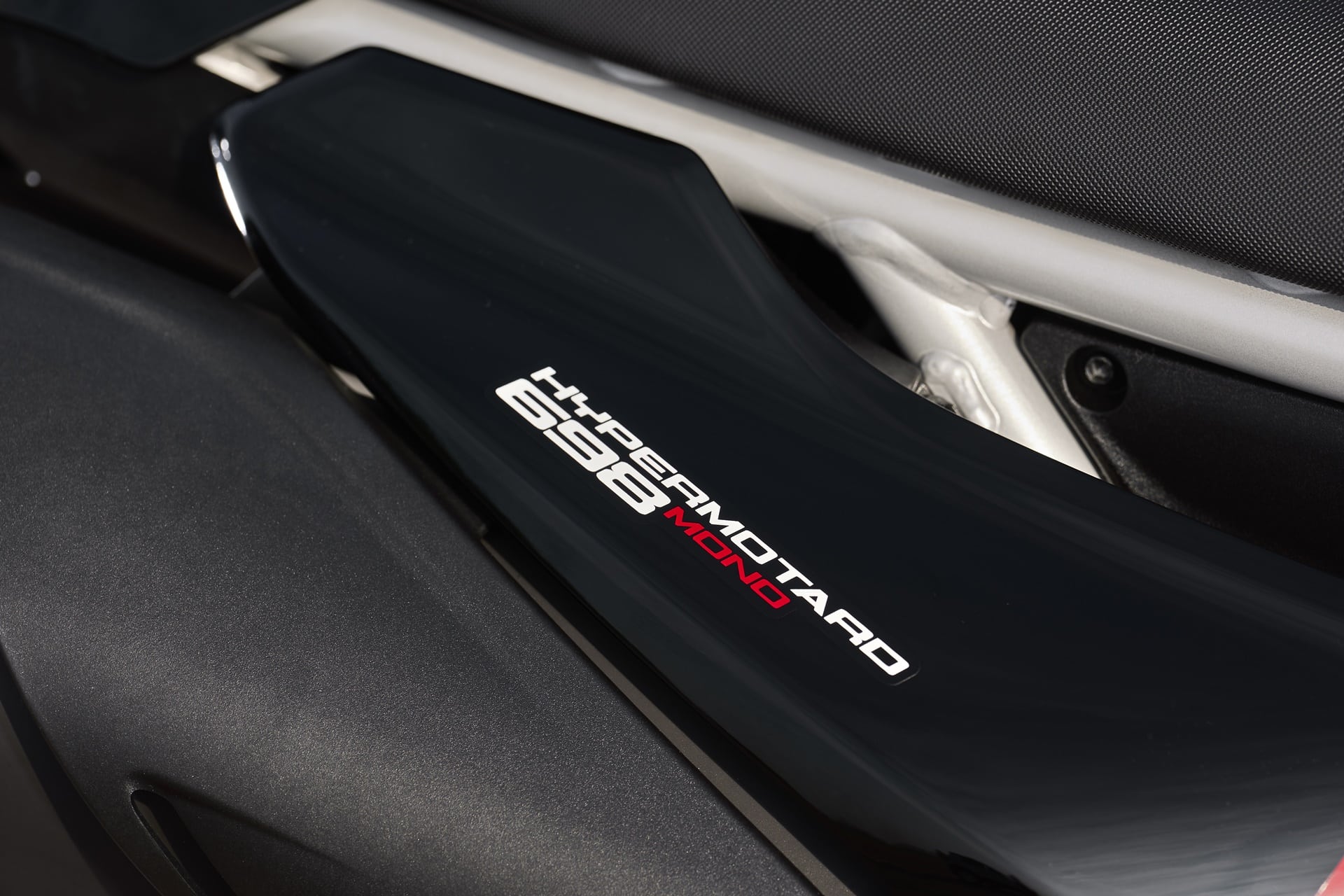 Nueva 698 Mono Nera: La gama Hypermotard de Ducati alcanza sube de nivel