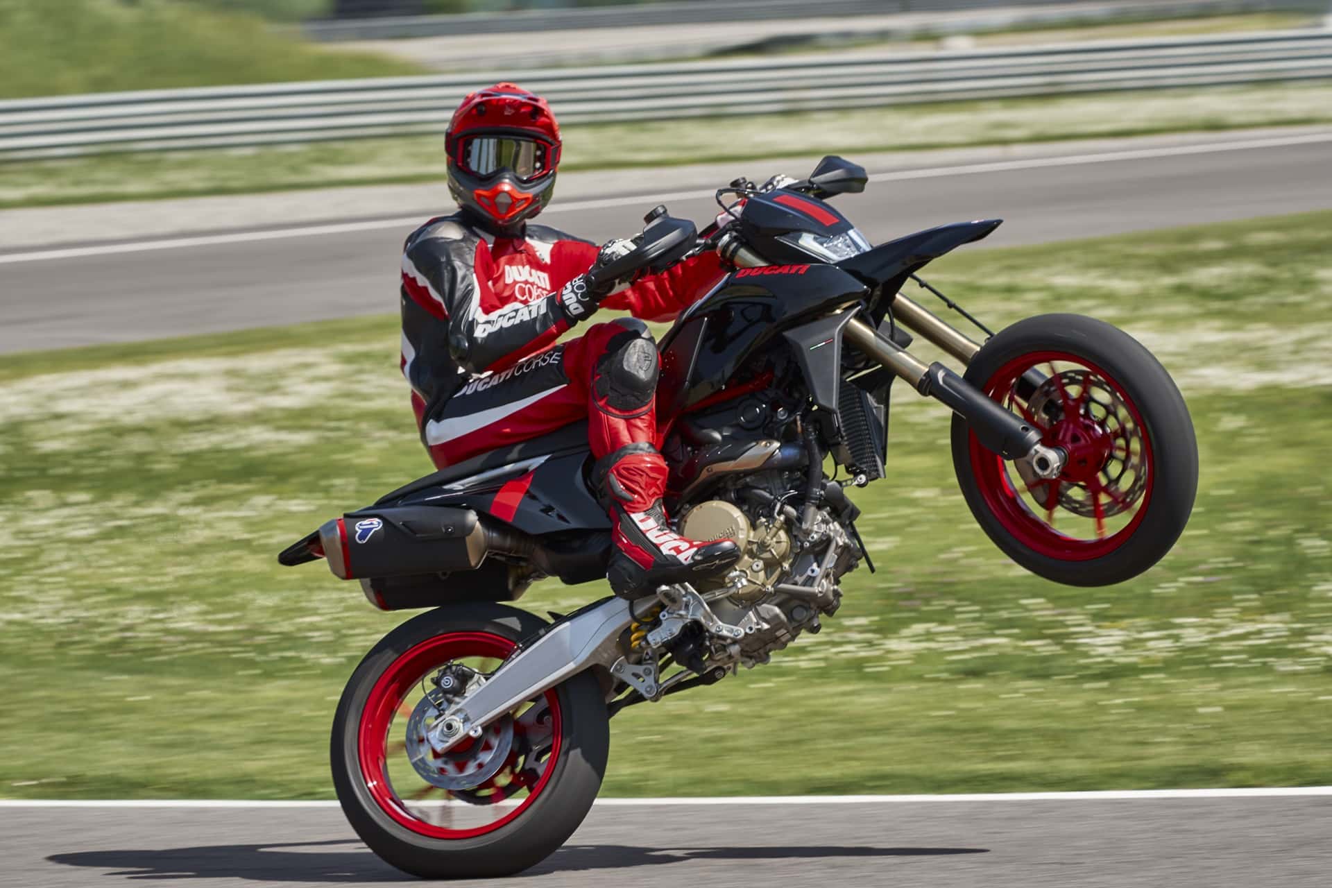 Nueva 698 Mono Nera: La gama Hypermotard de Ducati alcanza sube de nivel