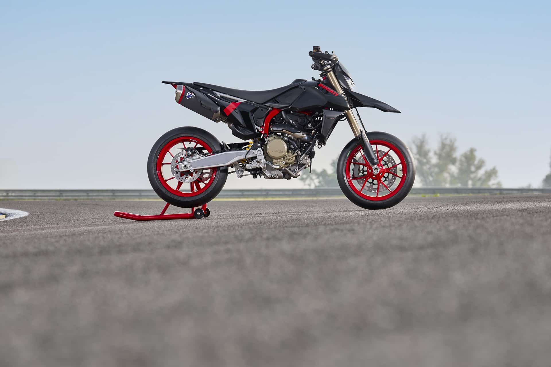 Nueva 698 Mono Nera: La gama Hypermotard de Ducati alcanza sube de nivel