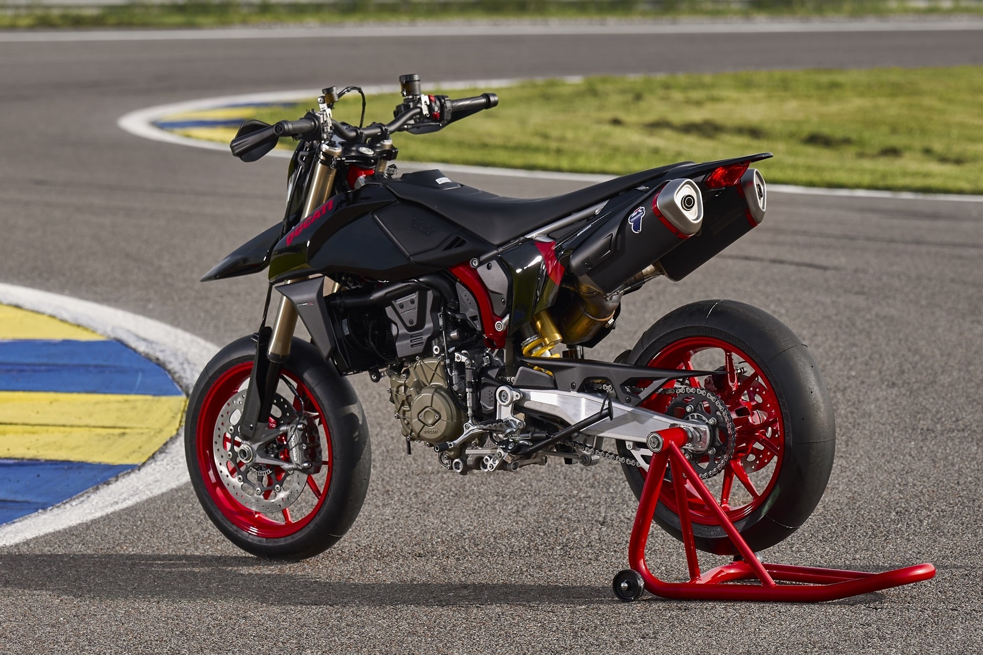 Nueva 698 Mono Nera: La gama Hypermotard de Ducati alcanza sube de nivel