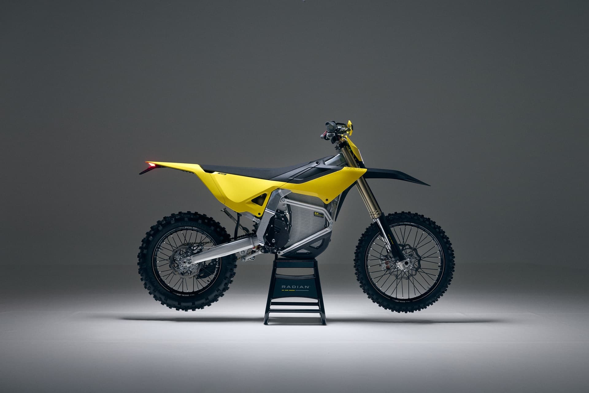 Radian EXR: la nueva enduro eléctrica con 70 CV y 1.060 Nm de par lista para la competición