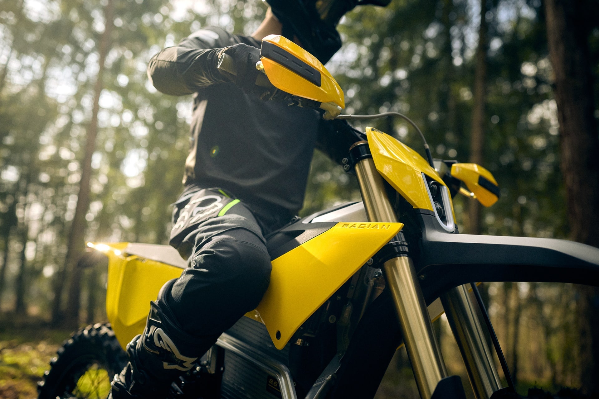 Radian EXR: la nueva enduro eléctrica con 70 CV y 1.060 Nm de par lista para la competición