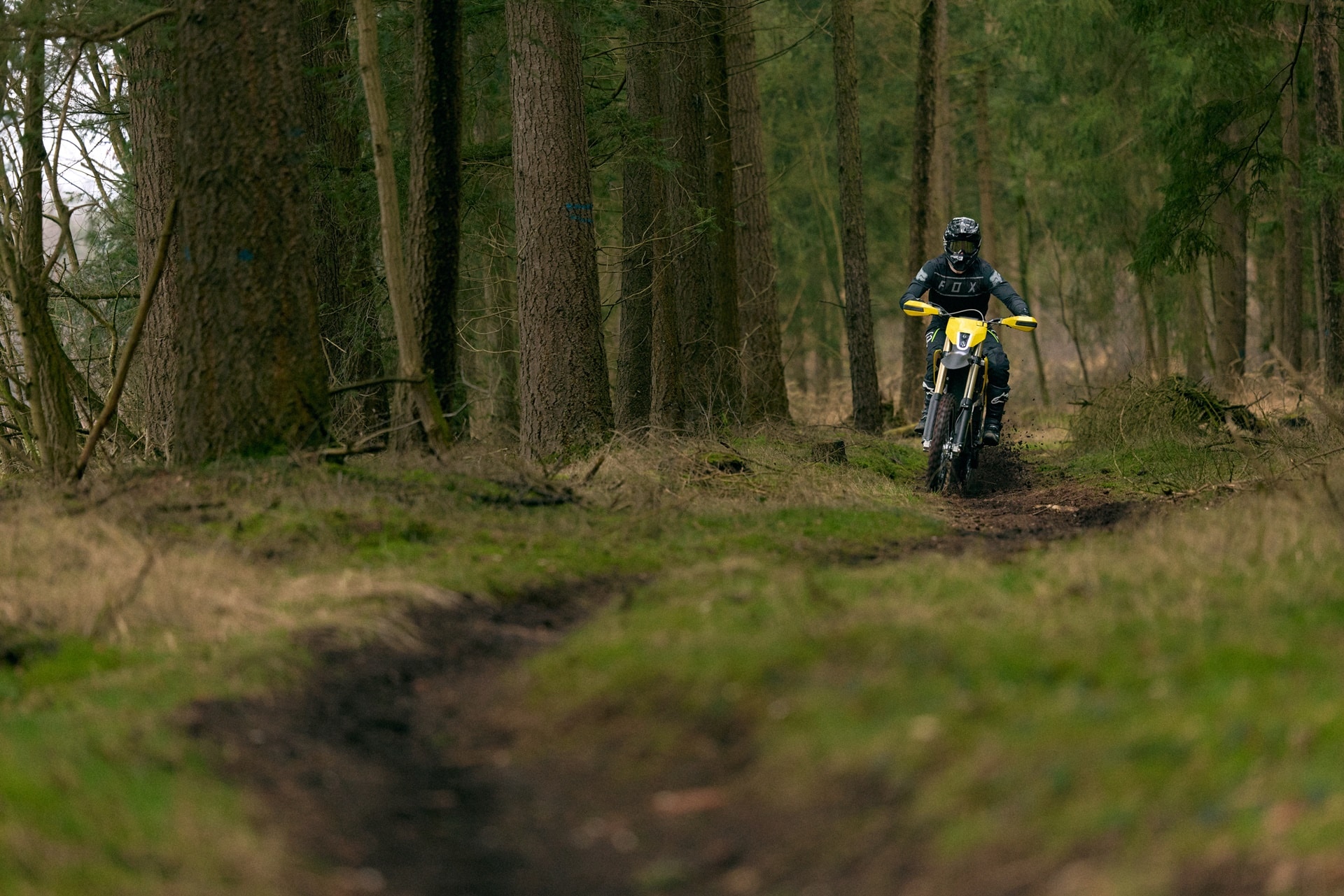 Radian EXR: la nueva enduro eléctrica con 70 CV y 1.060 Nm de par lista para la competición