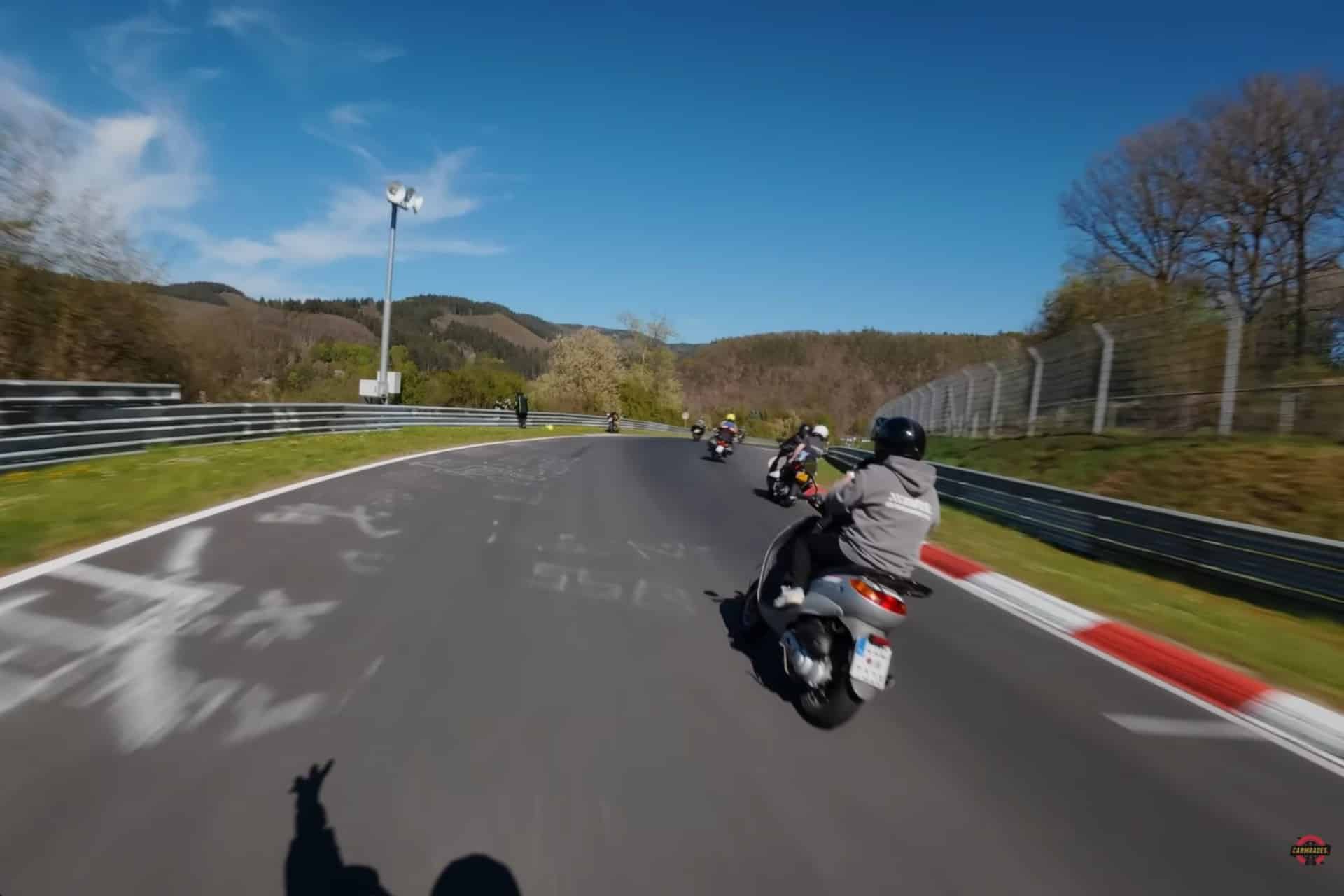Scooter Nürburgring Anlassen