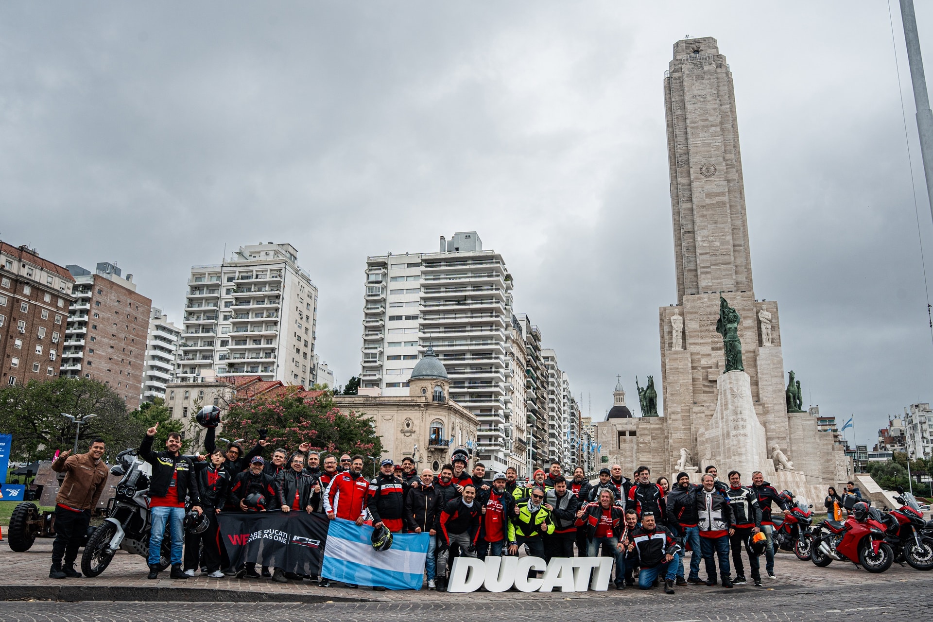 #WeRideAsOne 2026: 22.000 Ducatisti celebraron el centenario de la marca por todo lo alto