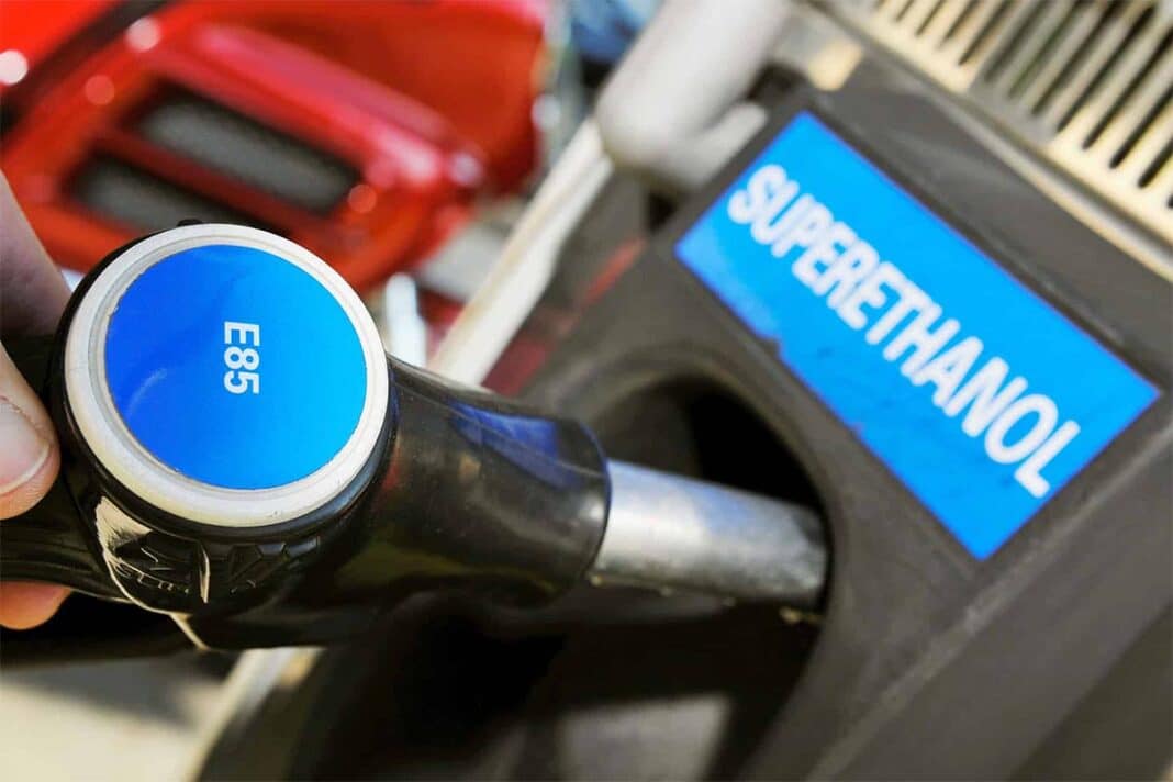 Francia abre la puerta al Superetanol-E85 en motos y scooters: ¿puedo hacerlo en España?