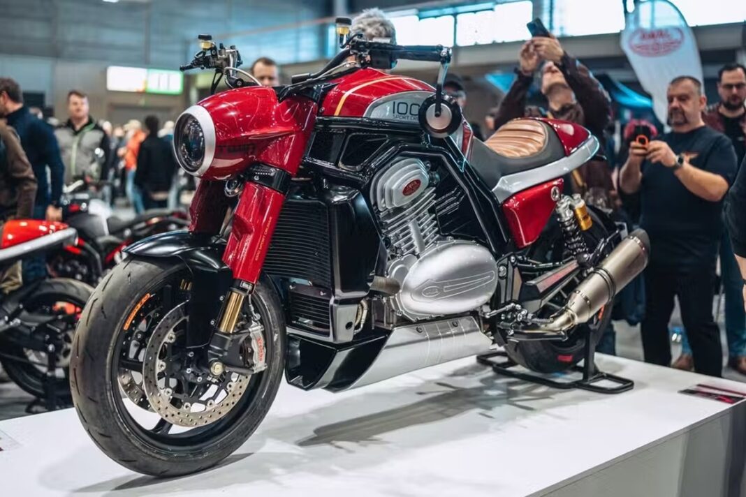 Jawa presenta su exclusiva 1000 Sport Cruiser: una café racer “barroca” de estilo neoclásico