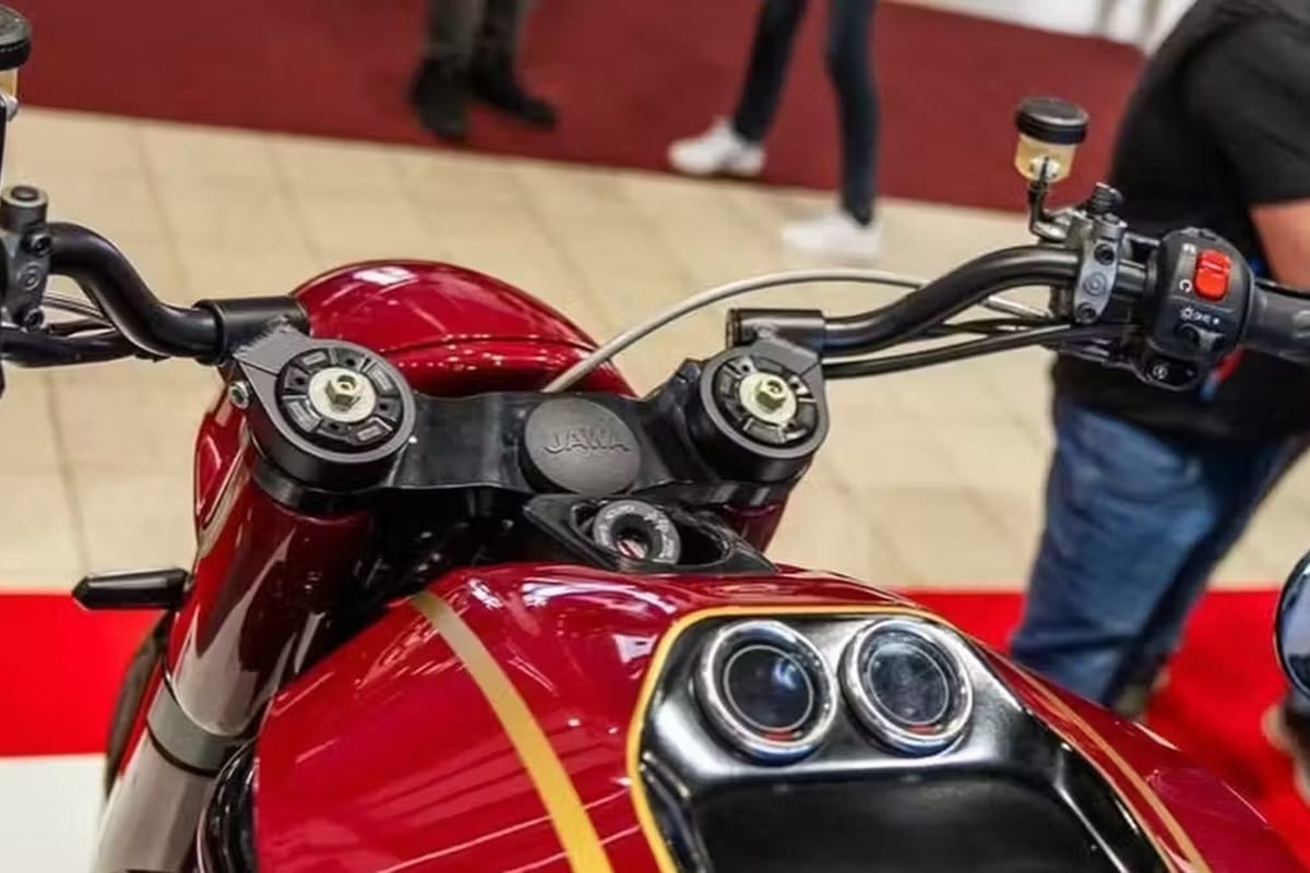 Jawa presenta su exclusiva 1000 Sport Cruiser: una café racer “barroca” de estilo neoclásico