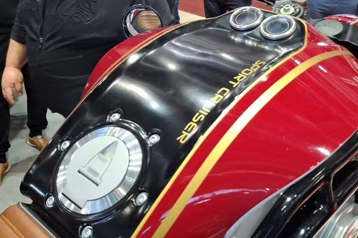 Jawa presenta su exclusiva 1000 Sport Cruiser: una café racer “barroca” de estilo neoclásico