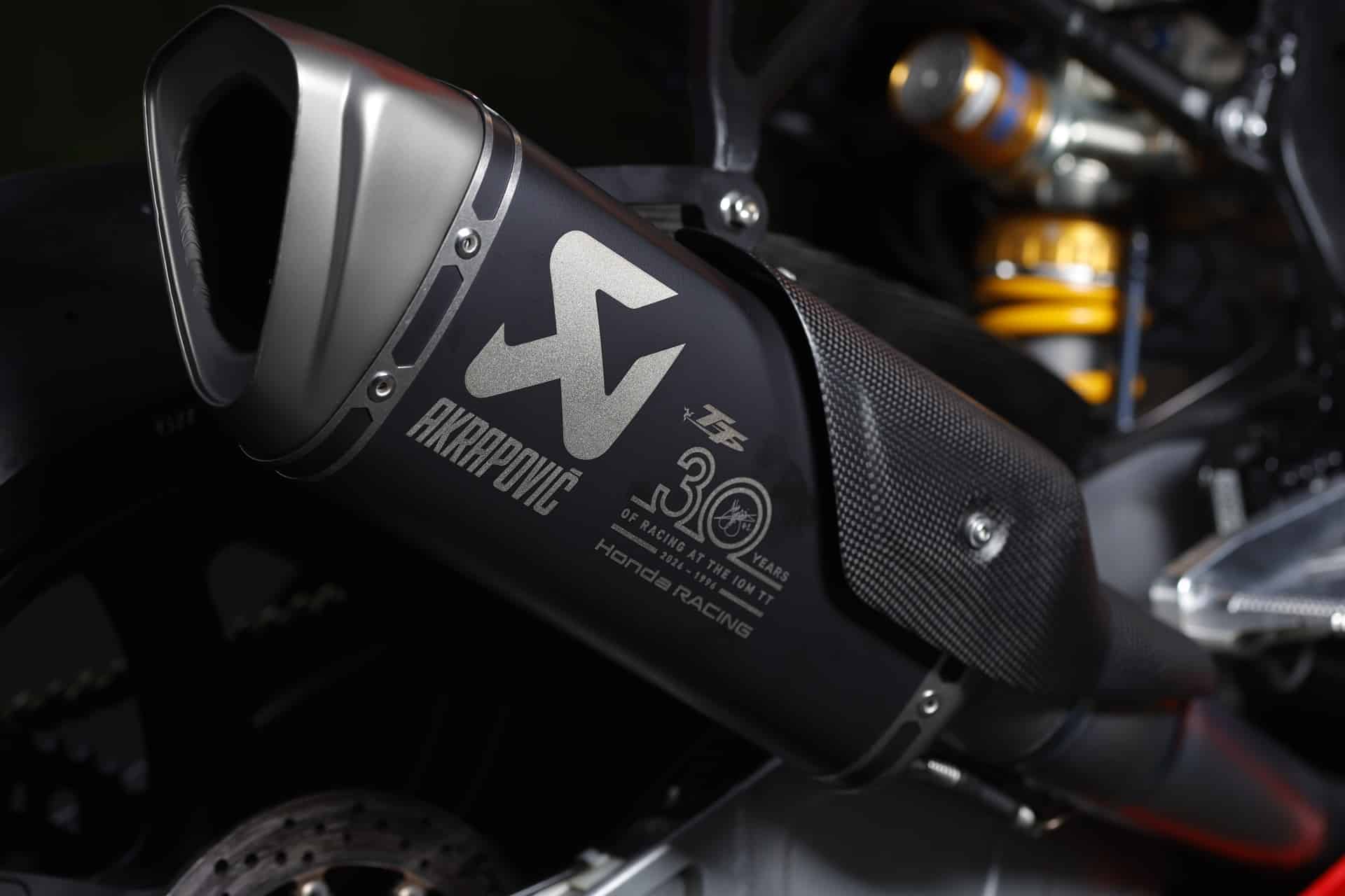 John McGuinness y Honda Racing celebran 30 años de colaboración con una librea especial en su Fireblade