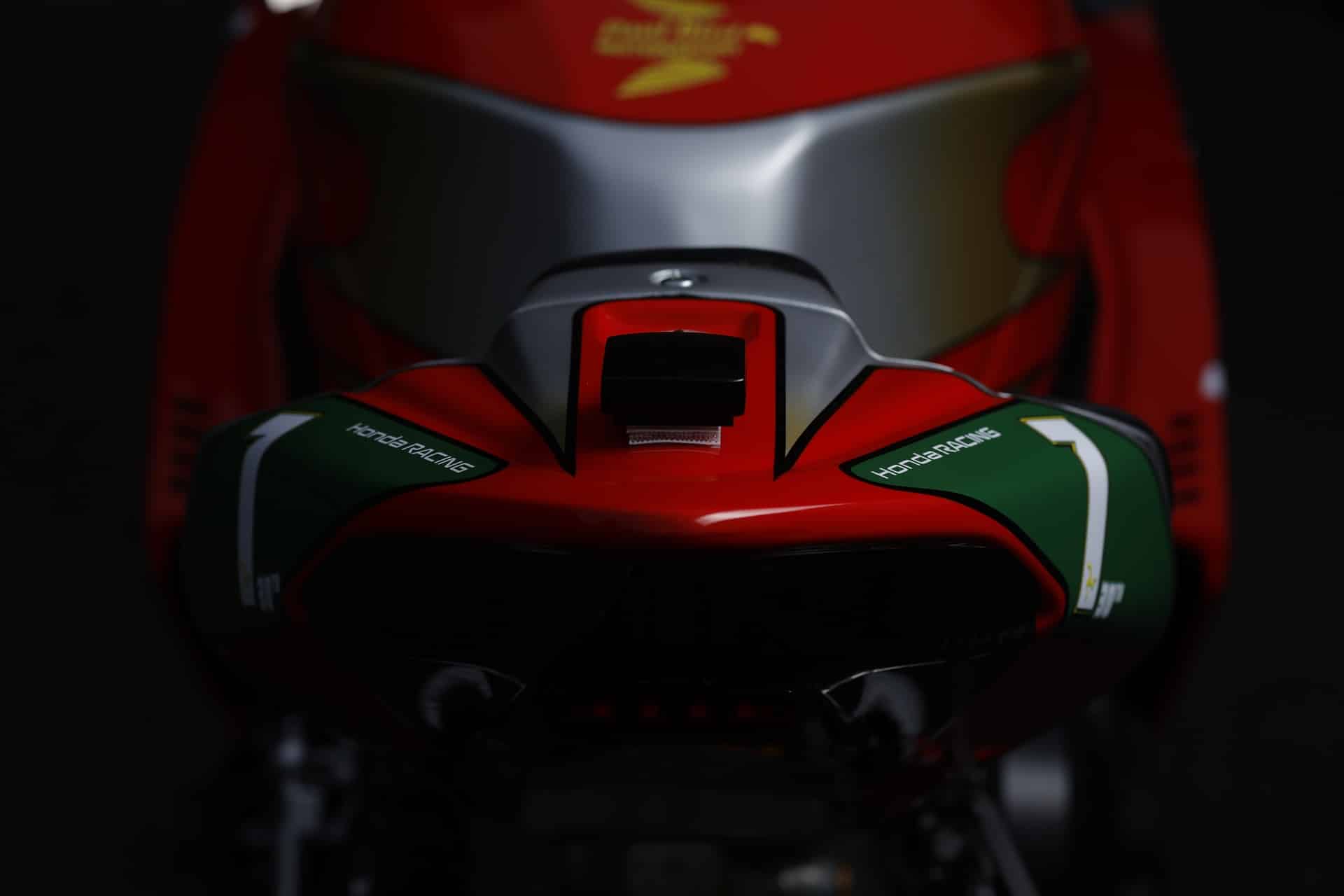 John McGuinness y Honda Racing celebran 30 años de colaboración con una librea especial en su Fireblade