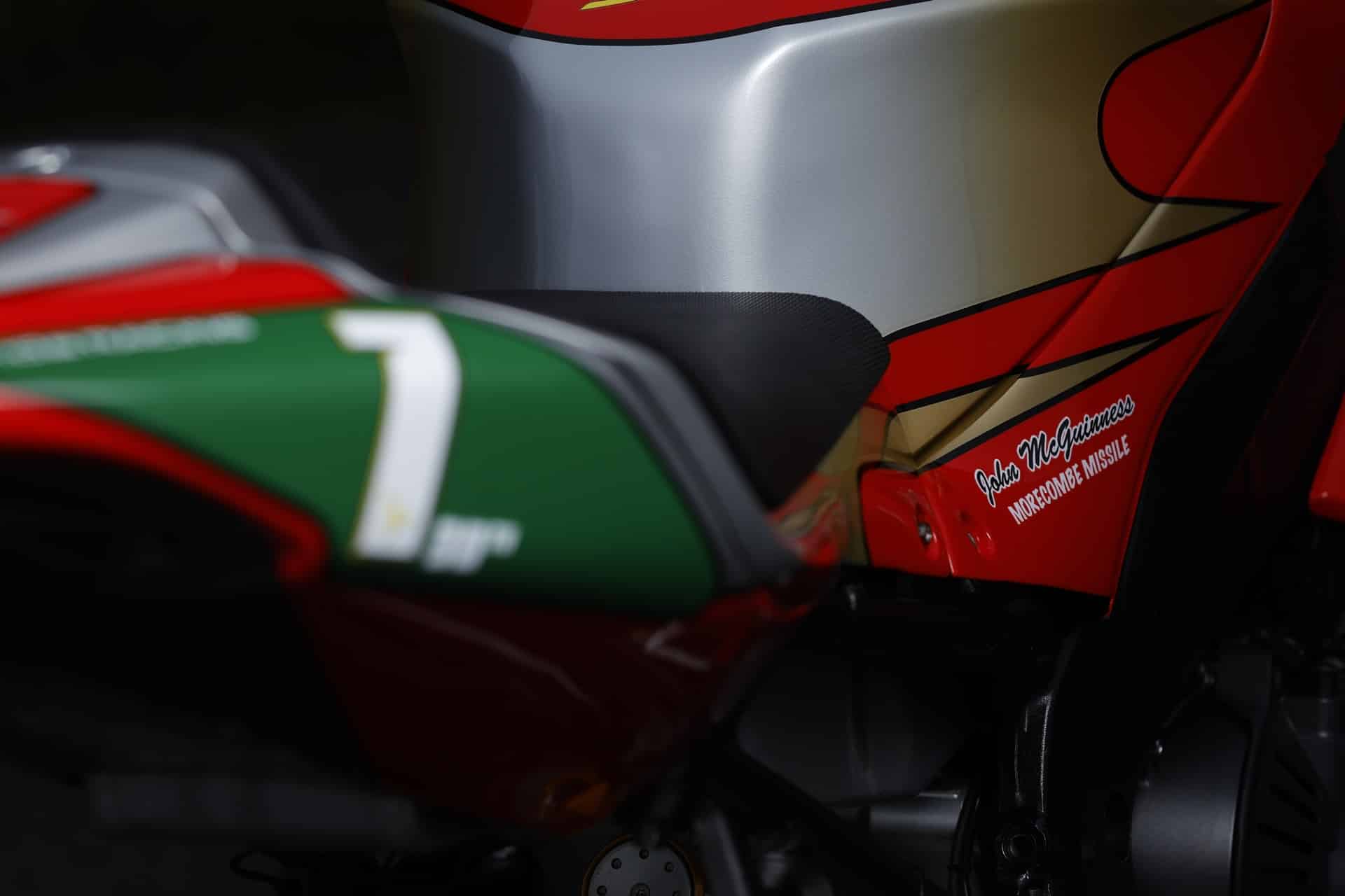John McGuinness y Honda Racing celebran 30 años de colaboración con una librea especial en su Fireblade