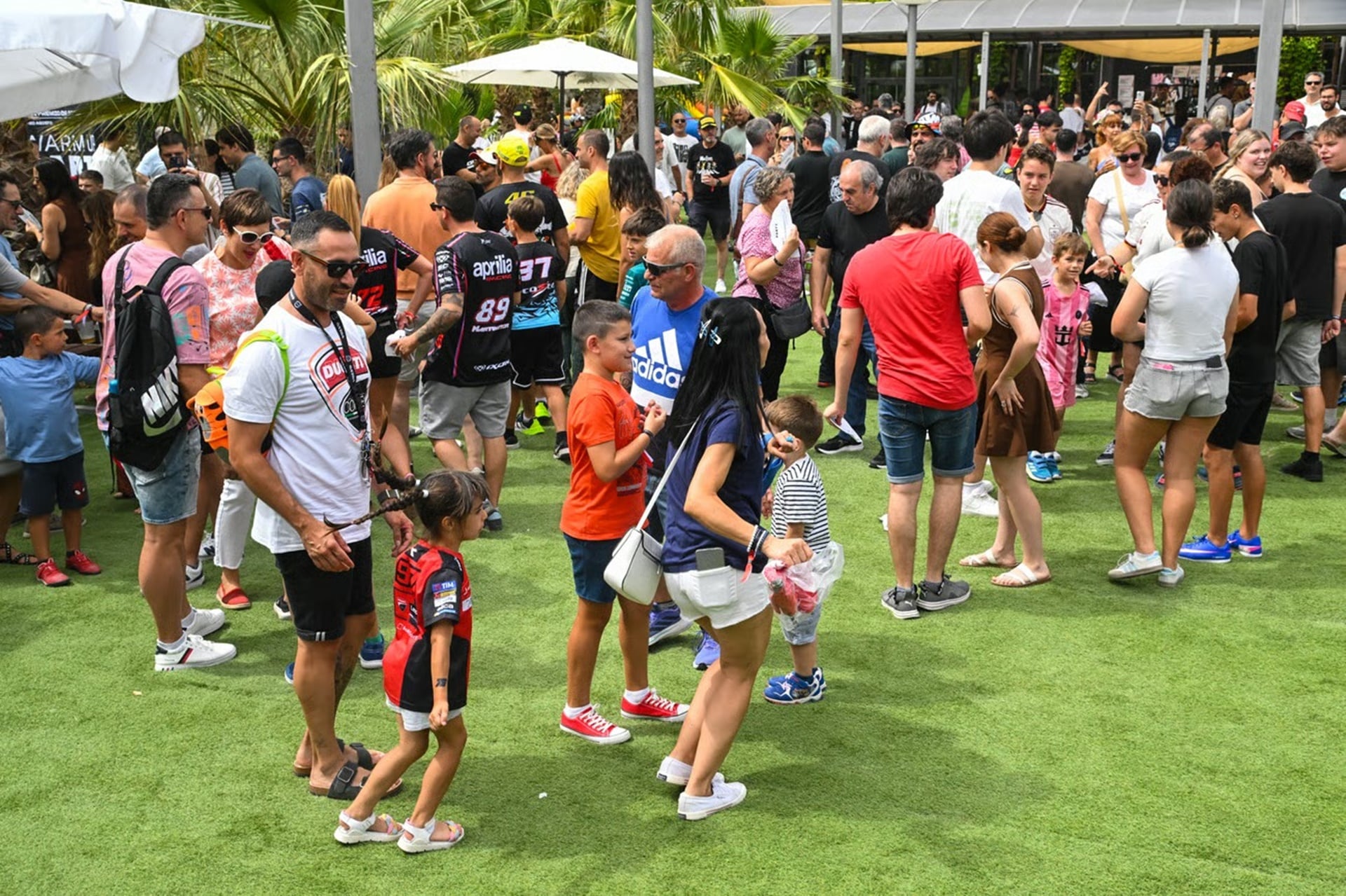 La Warm Up Party, la fiesta organizada por MotorLand Aragón, congrega a más de 2.000 aficionados en el Espacio Ebro de Zaragoza