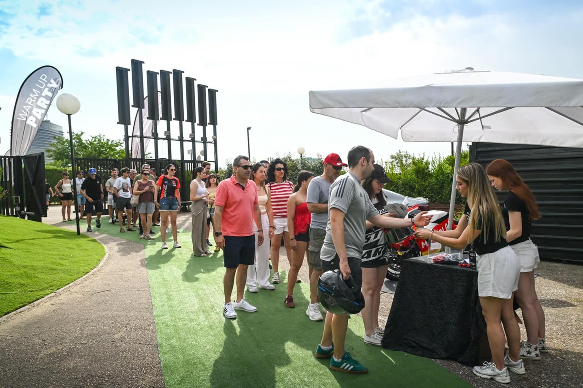 La Warm Up Party, la fiesta organizada por MotorLand Aragón, congrega a más de 2.000 aficionados en el Espacio Ebro de Zaragoza