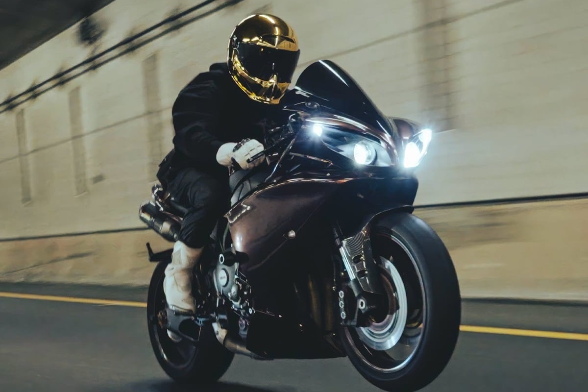 Ruroc AT4.0 Carbon Gold Chrome: diseñado para destacar bajo cualquier luz.