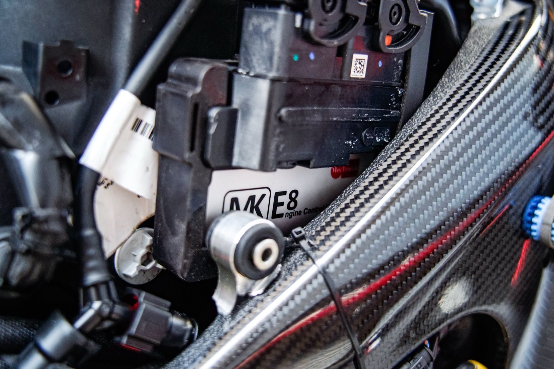 El equipo Barni Spark Racing Team y Mectronik presentan el nuevo kit electrónico de competición para la Ducati Panigale V4