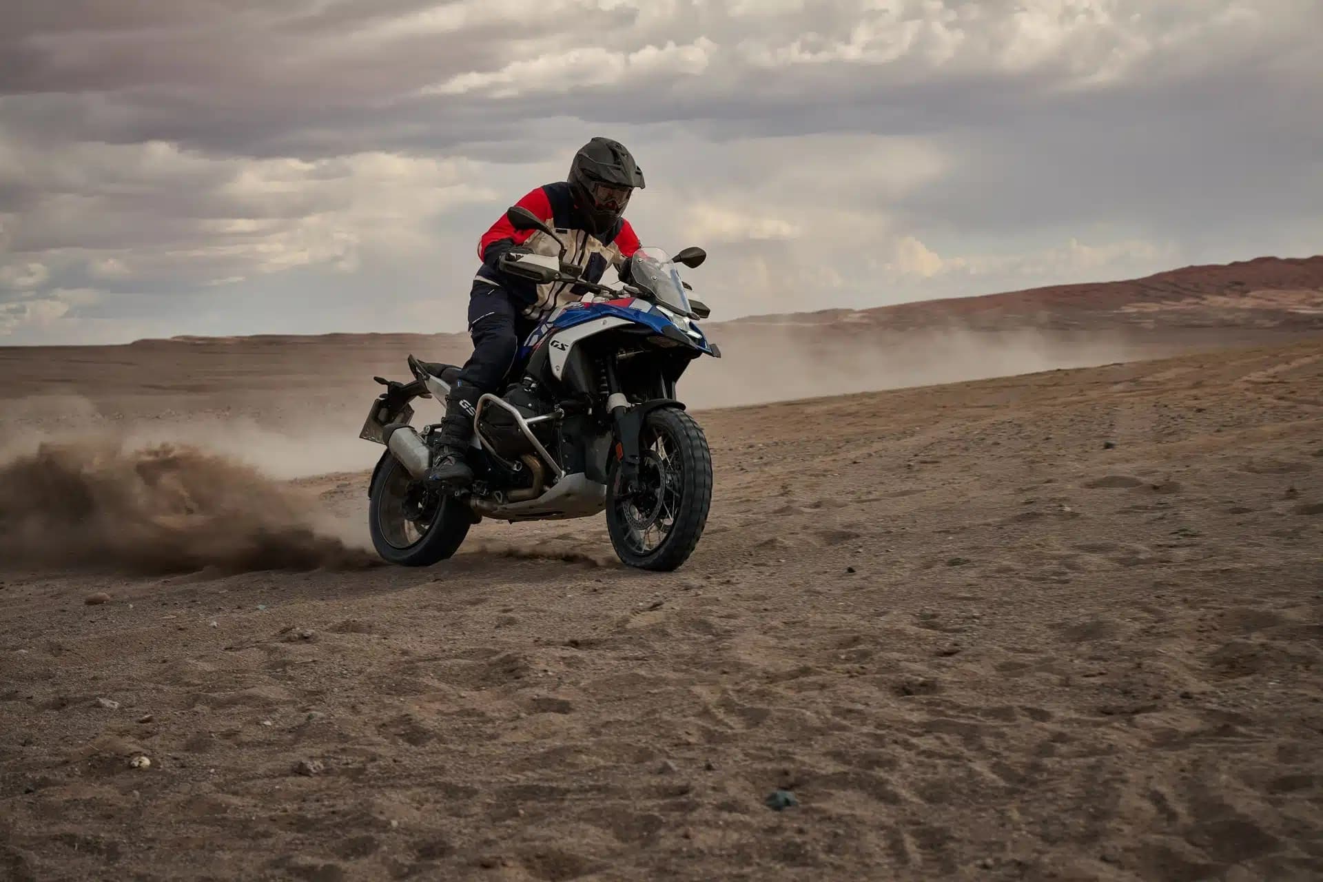 ¿Cómo elegir un casco de moto para rutas largas este verano?