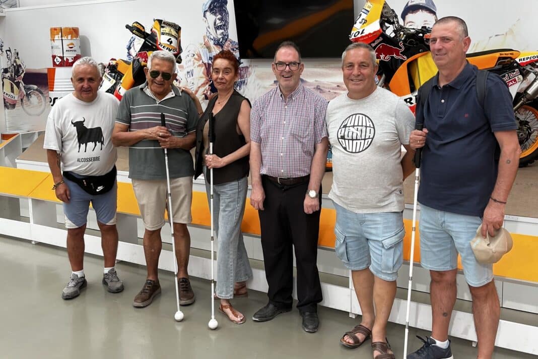 La RFME celebra el día de ayer la “Visita al Museo de la Moto” con participantes de la Fundación APADIS y de la ONCE
