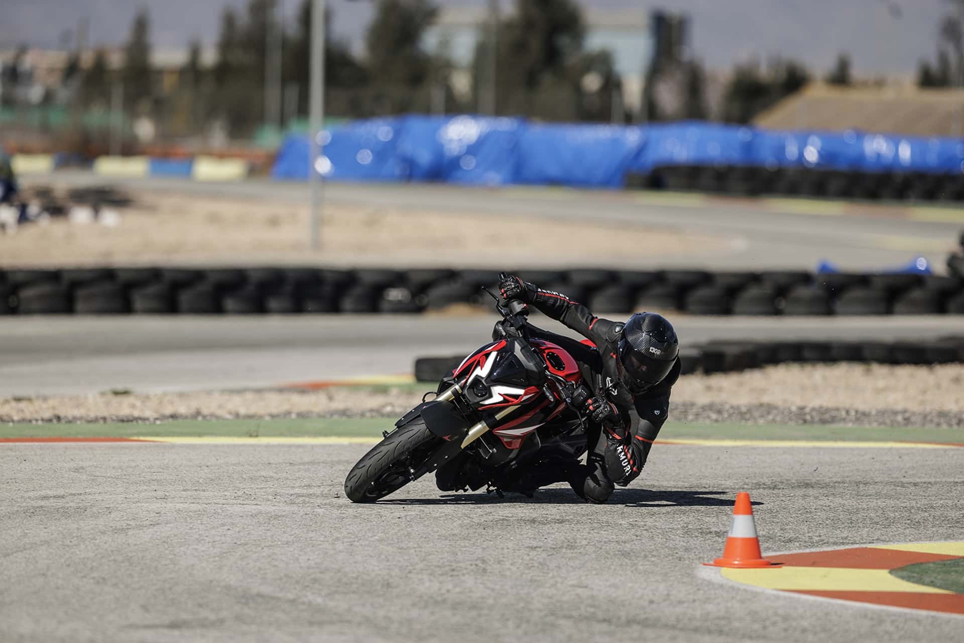 Solo Moto Weekend 2026 se convierte en el gran epicentro del test ride de Bajaj en España