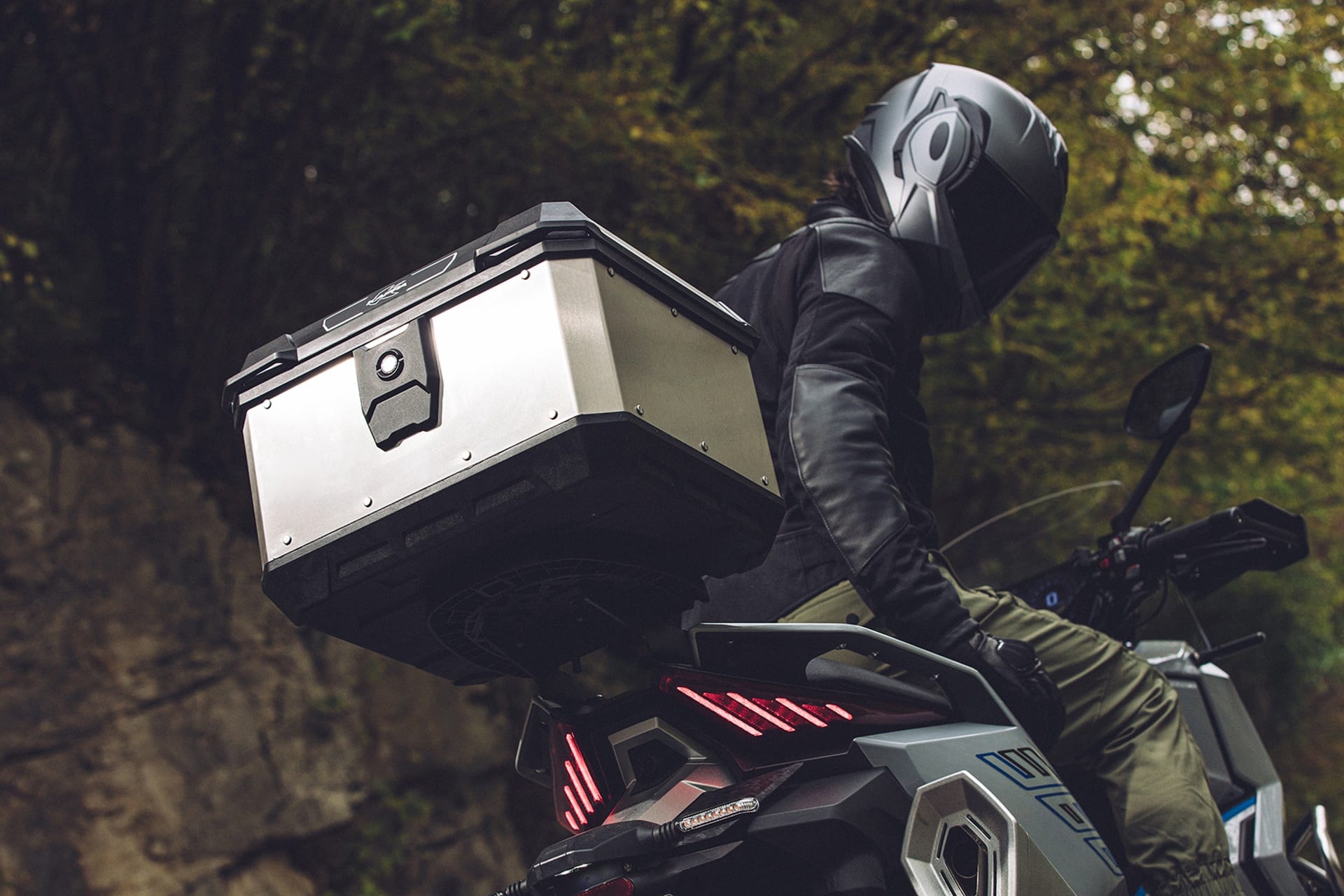 Kappa presenta K’Metrobox, su primer baúl de aluminio con sistema de fijación Monolock