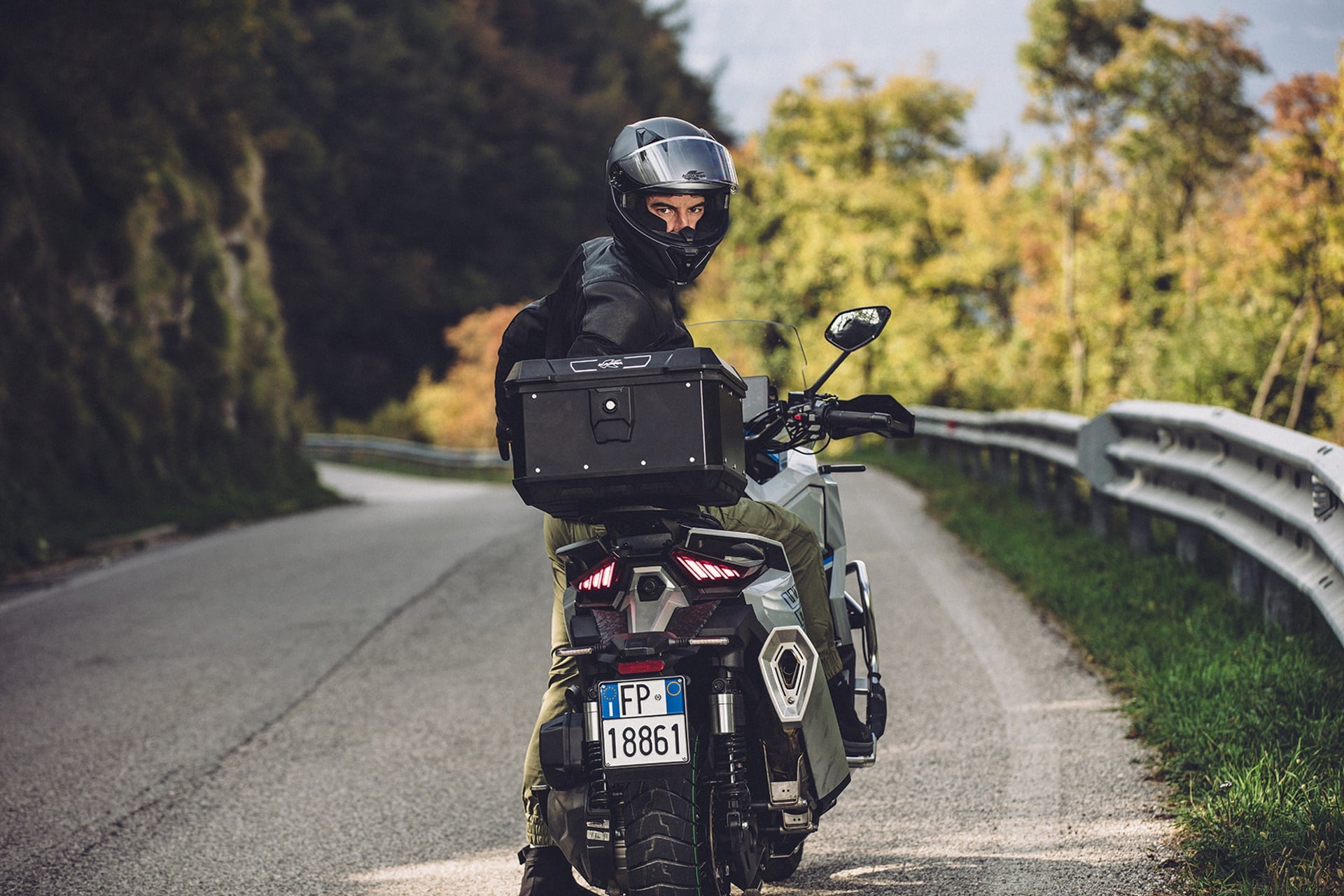 Kappa presenta K’Metrobox, su primer baúl de aluminio con sistema de fijación Monolock