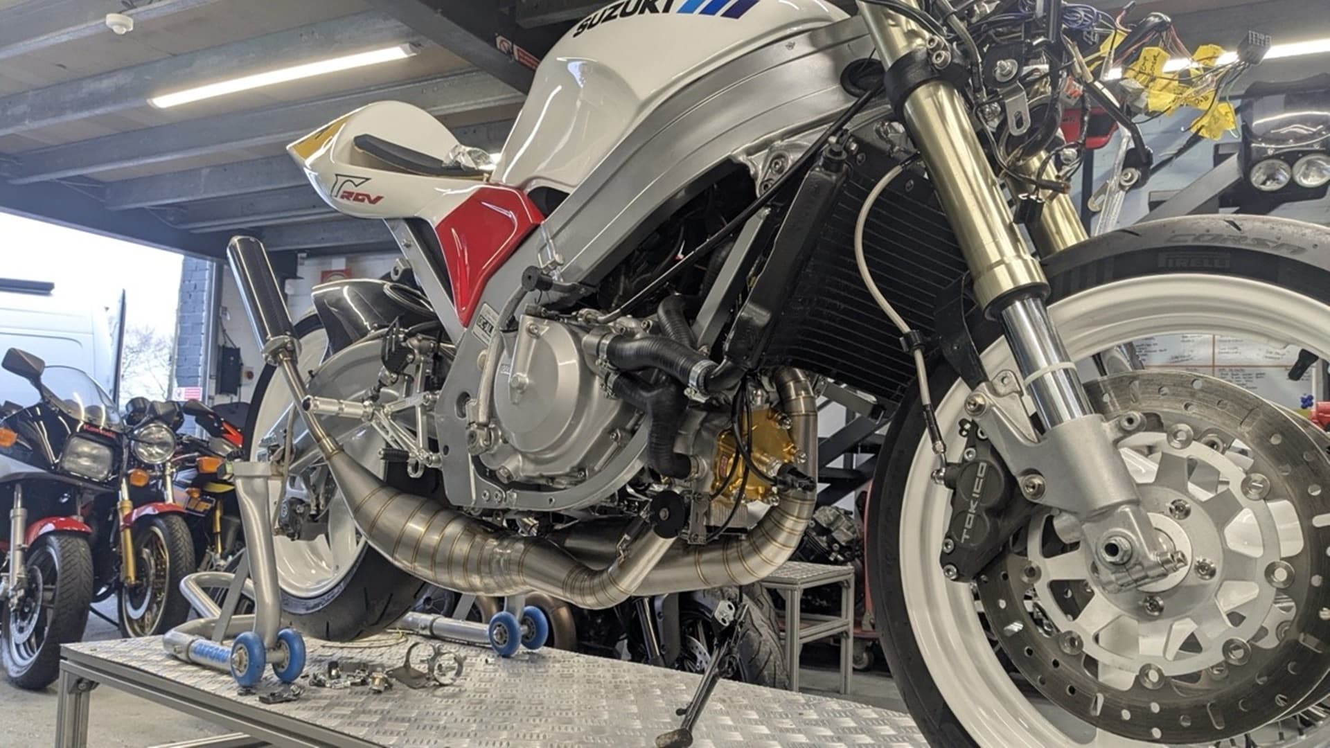 Suzuki RGV250 réplica “Pepsi Schwantz” by Nabspeed Moto