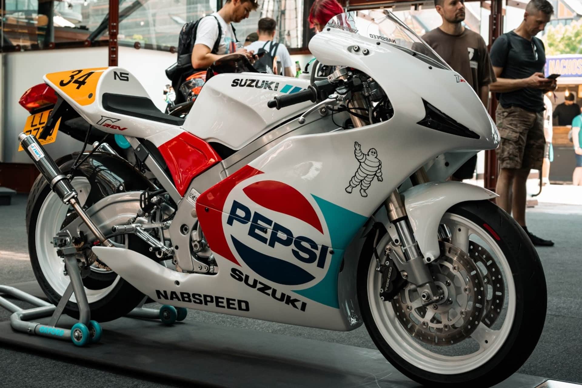Suzuki RGV250 réplica “Pepsi Schwantz” by Nabspeed Moto