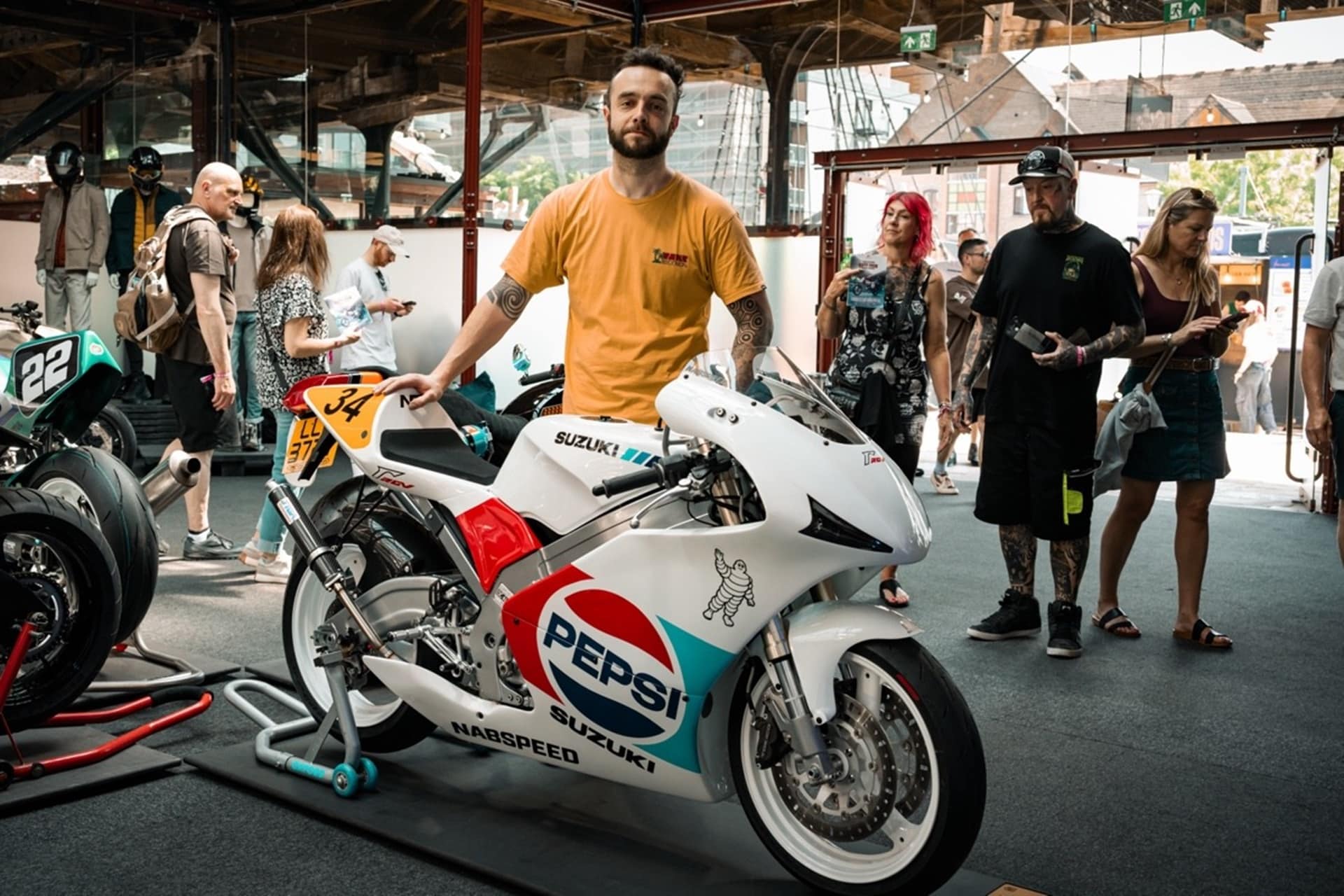Suzuki RGV250 réplica “Pepsi Schwantz” by Nabspeed Moto