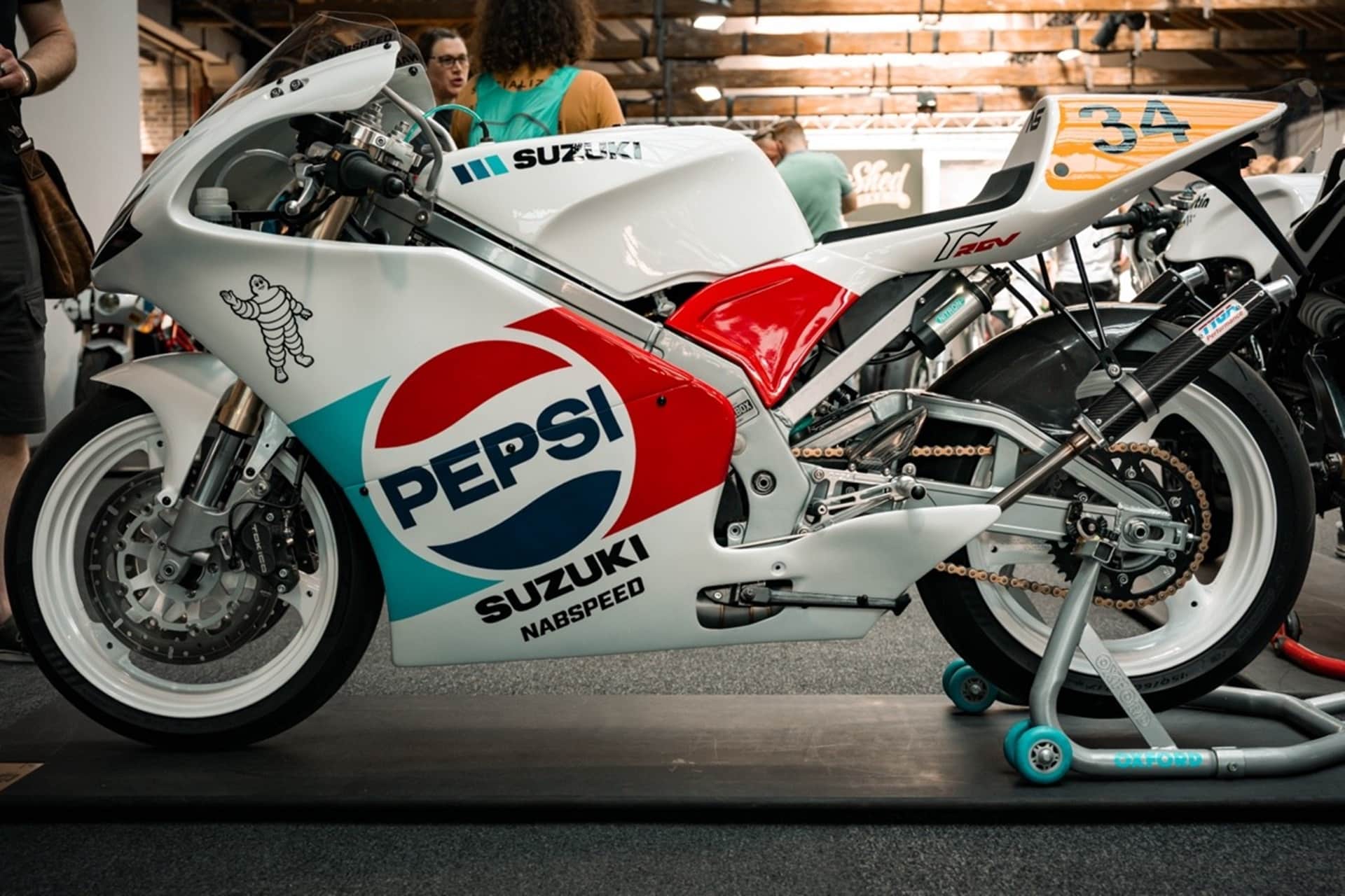 Suzuki RGV250 réplica “Pepsi Schwantz” by Nabspeed Moto
