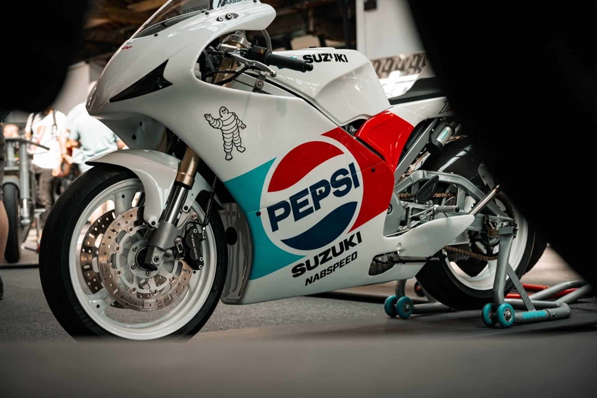 Suzuki RGV250 réplica “Pepsi Schwantz” by Nabspeed Moto