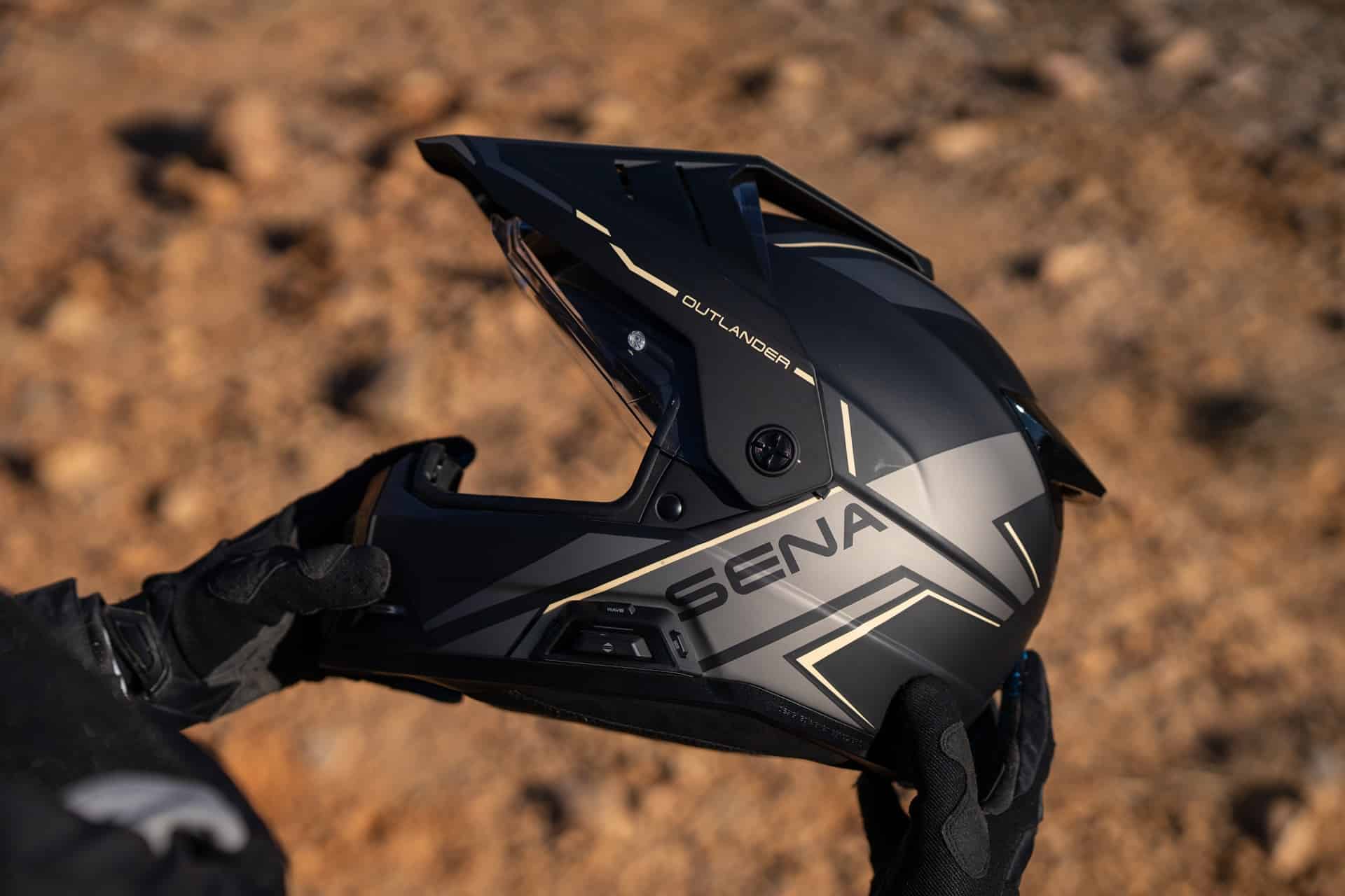 Sena Outlander: La comunicación integrada de serie llega a los cascos Adventure