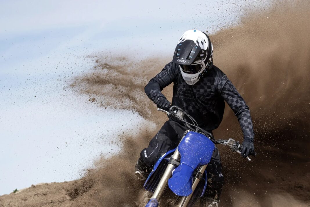 Cardo presenta Venture, el primer casco off-road totalmente integrado