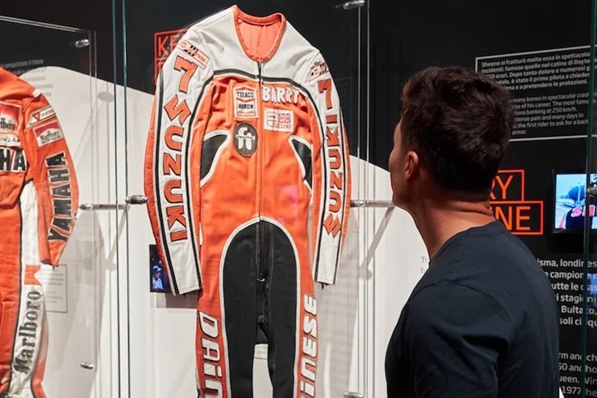 A subasta un mono de carreras “réplica Barry Sheene” fabricado por Custom Works de Dainese