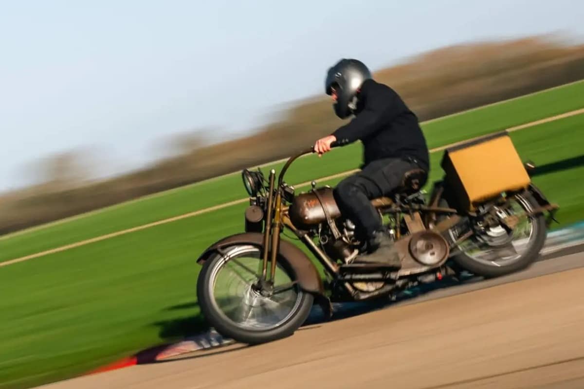 Jason Momoa “hibridiza” sus Harleys clásicas con motores eléctricos Maeving
