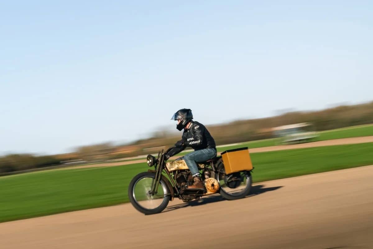 Jason Momoa “hibridiza” sus Harleys clásicas con motores eléctricos Maeving