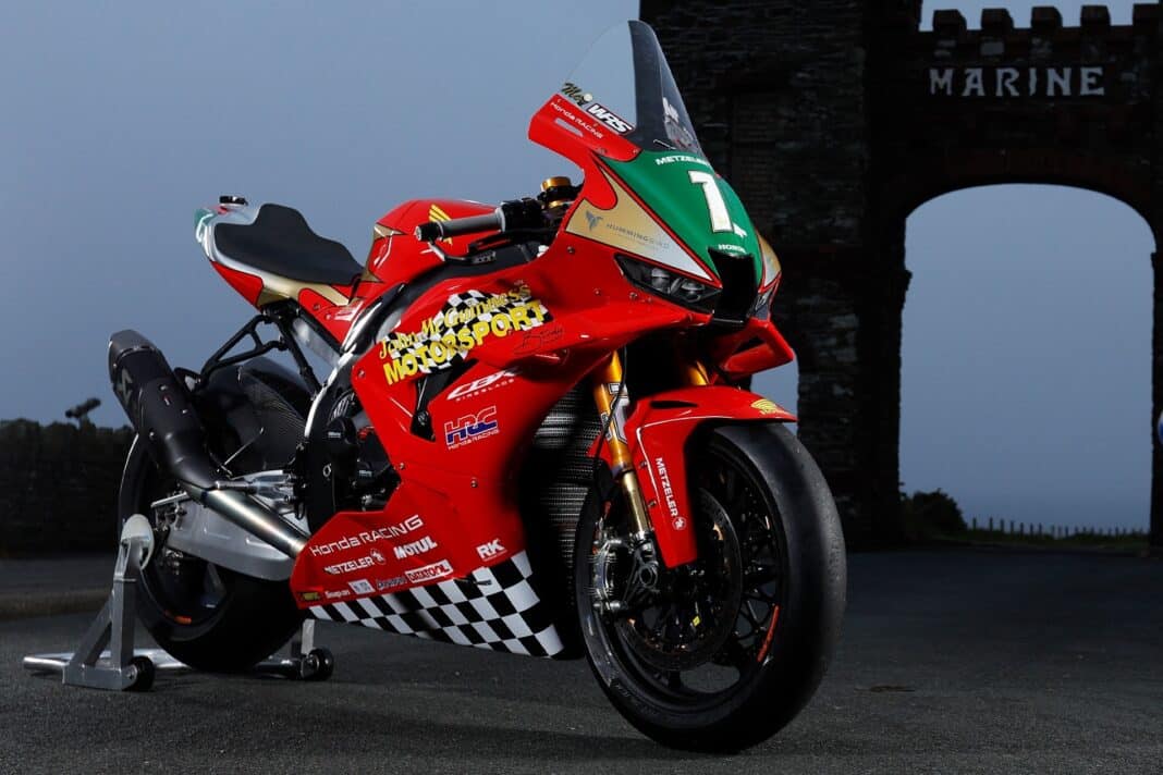 John McGuinness y Honda Racing celebran 30 años de colaboración con una librea especial en su Fireblade