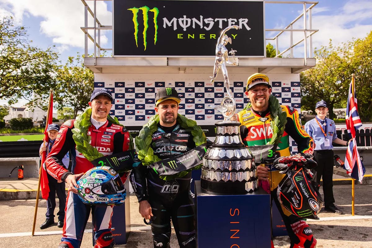 Harrison y Hickman acompañaron a Dunlop en el podio