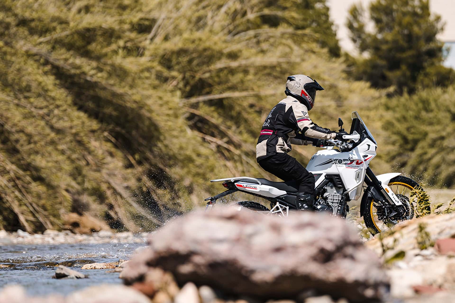 ADN Helmets presenta Duale Dakar su nuevo casco ADV con genética Rally