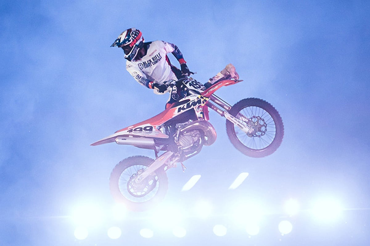Travis Pastrana convierte el jardín de la Casa Blanca en su circuito particular de acrobacias
